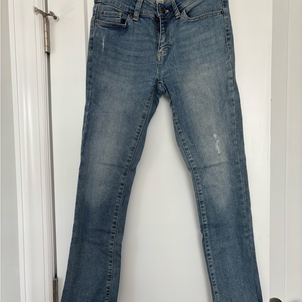 Bass Women's Straight Leg Jeans with Frayed Hem